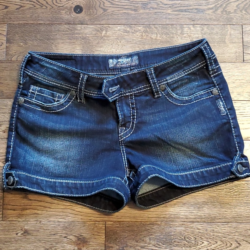 NWOT silver jeans shorts size 29